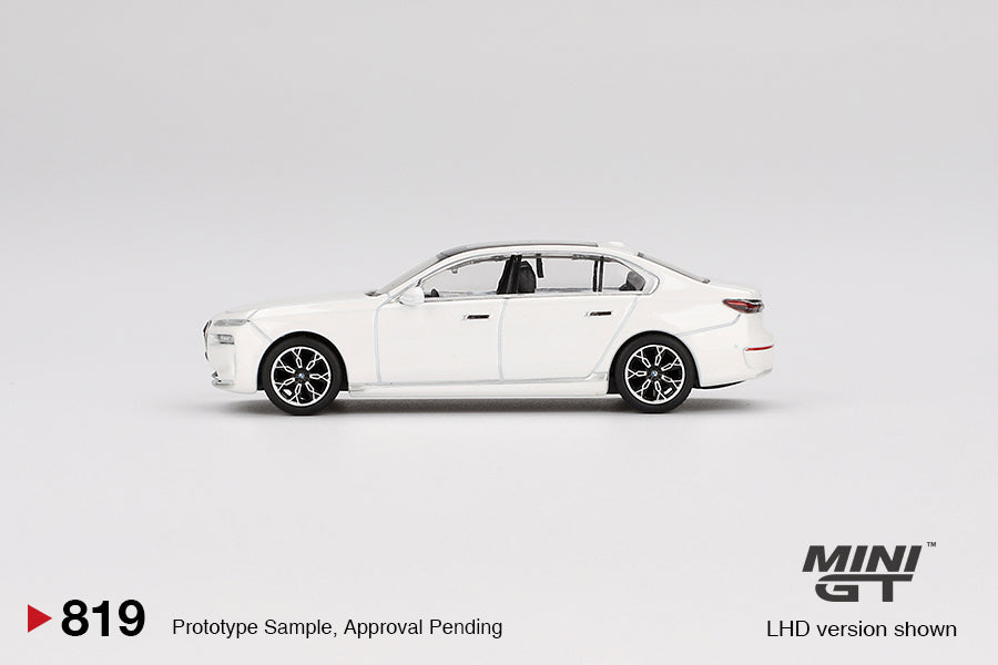 BMW i7 xDrive 60 Mineral White