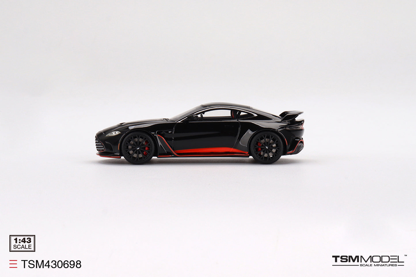 Aston Martin V12 Vantage Jet Black