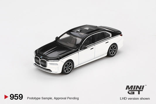 BMW i7 xDrive60 Alpine White/Black Sapphire