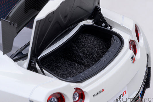 Nissan GT-R (R35) Nismo Brilliant White Pearl