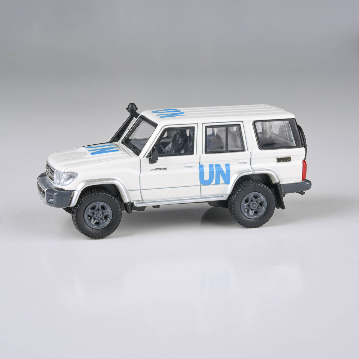 Toyota Land Cruiser LC76 United Nations 2014