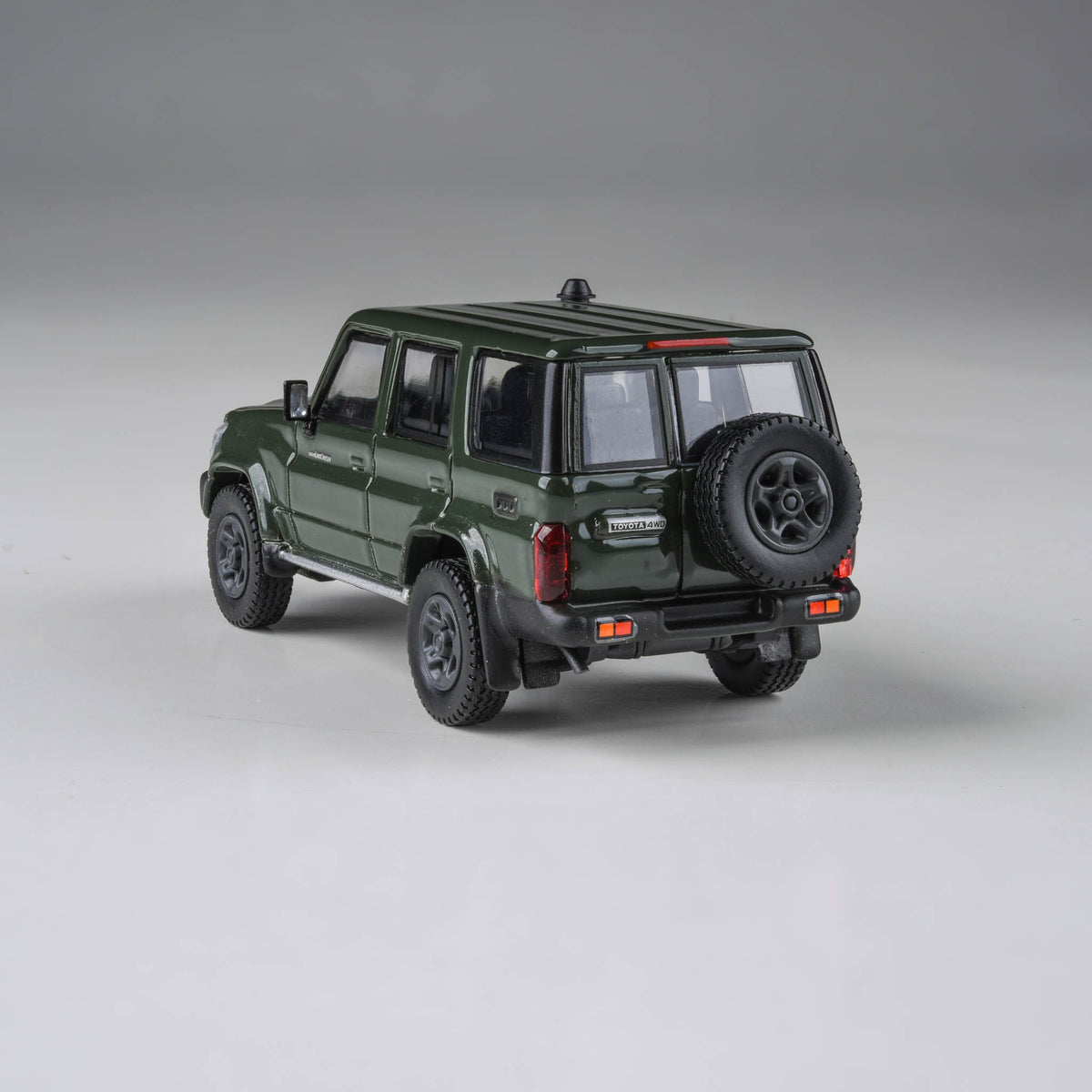 Toyota Land Cruiser LC76 Military Green