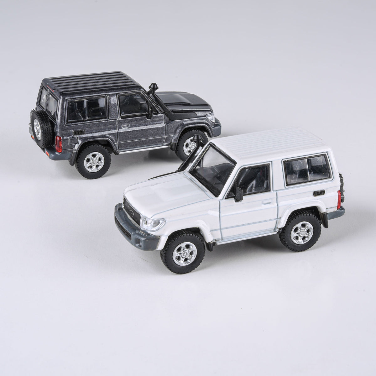Toyota Land Cruiser 71 Short Wheel Base, French Vanilla