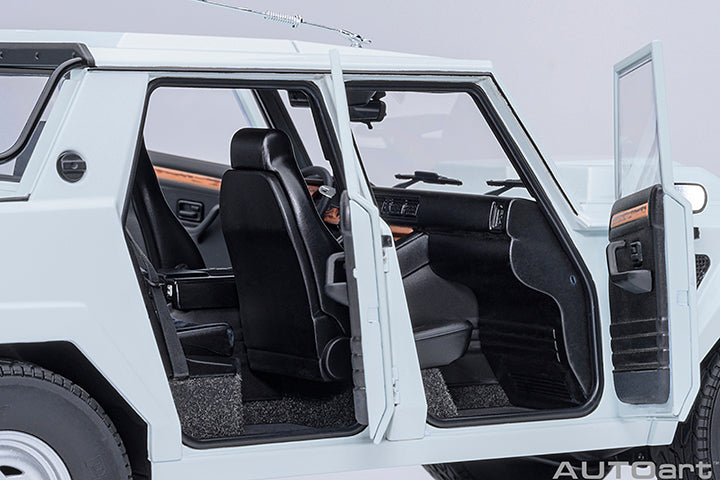 Lamborghini LM002 Bianco Polo