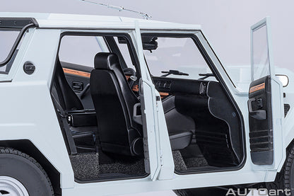 Lamborghini LM002 Bianco Polo