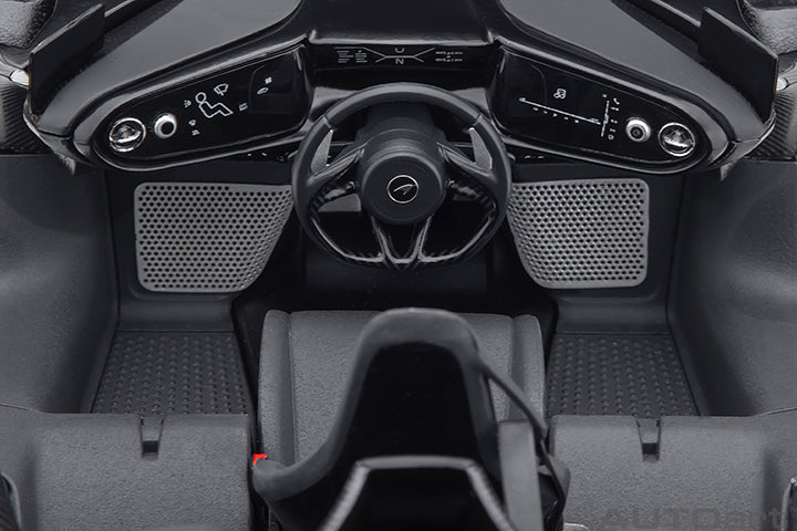 McLaren Speedtail Volcano Red
