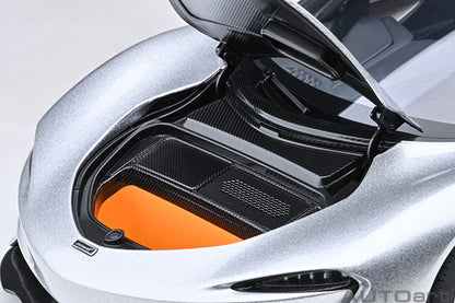 McLaren Speedtail Supernova Silver