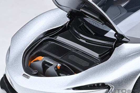 McLaren Speedtail Supernova Silver