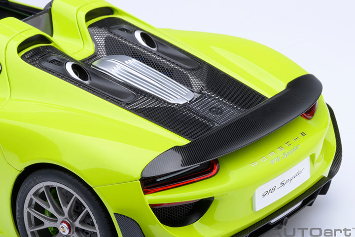 Porsche 918 Spyder Weissach Package