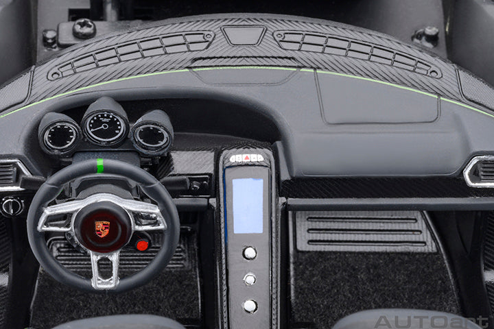 Porsche 918 Spyder Weissach Package