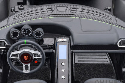 Porsche 918 Spyder Weissach Package