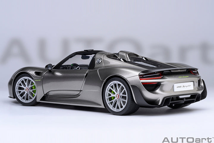 Porsche 918 Spyder Weissach Package