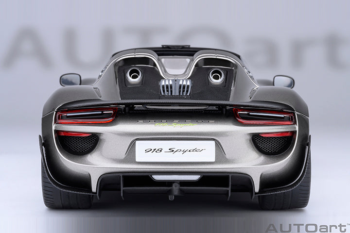Porsche 918 Spyder Weissach Package