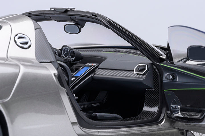 Porsche 918 Spyder Weissach Package