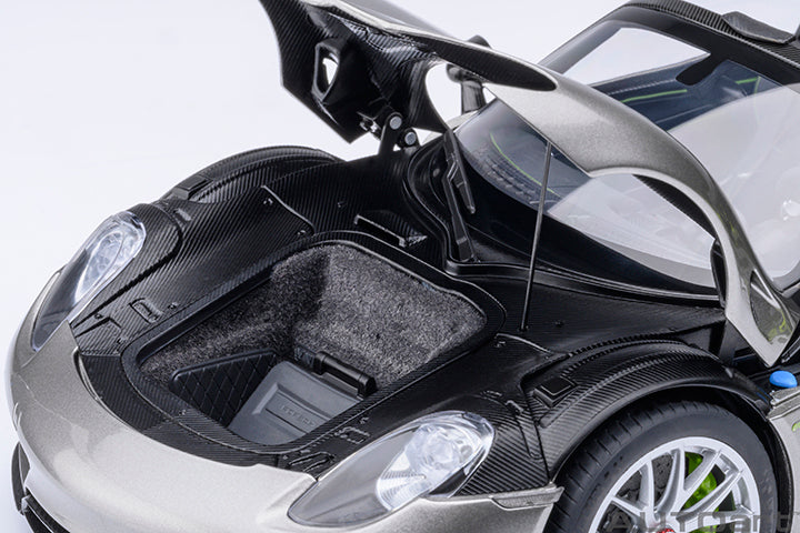 Porsche 918 Spyder Weissach Package