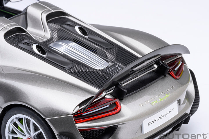 Porsche 918 Spyder Weissach Package
