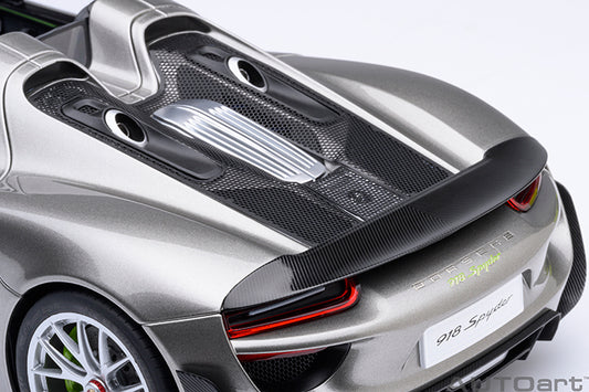 Porsche 918 Spyder Weissach Package