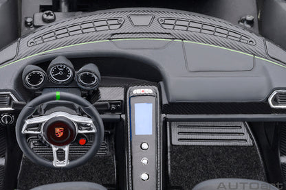 Porsche 918 Spyder Weissach Package