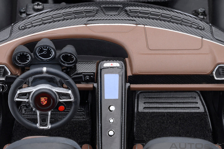 Porsche 918 Spyder Weissach Package