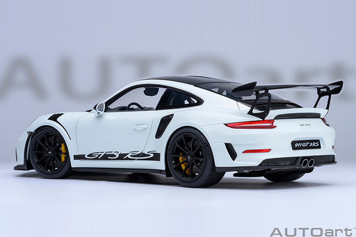 Porsche 911 GT2 RS Weissach Package