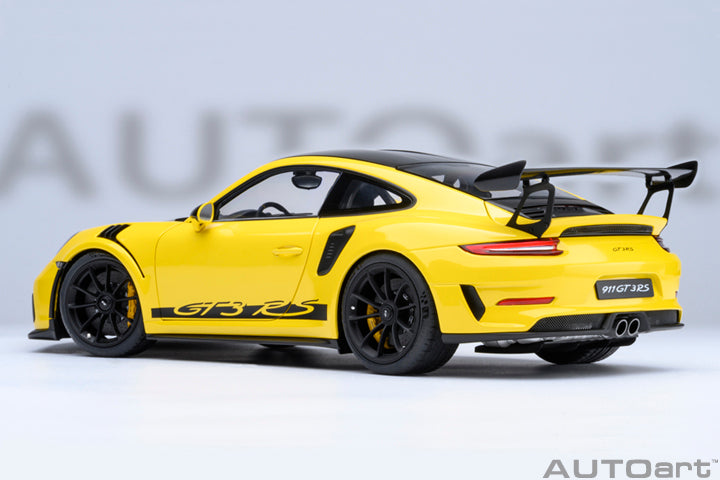 Porsche 911 GT2 RS Weissach Package Racing Yellow