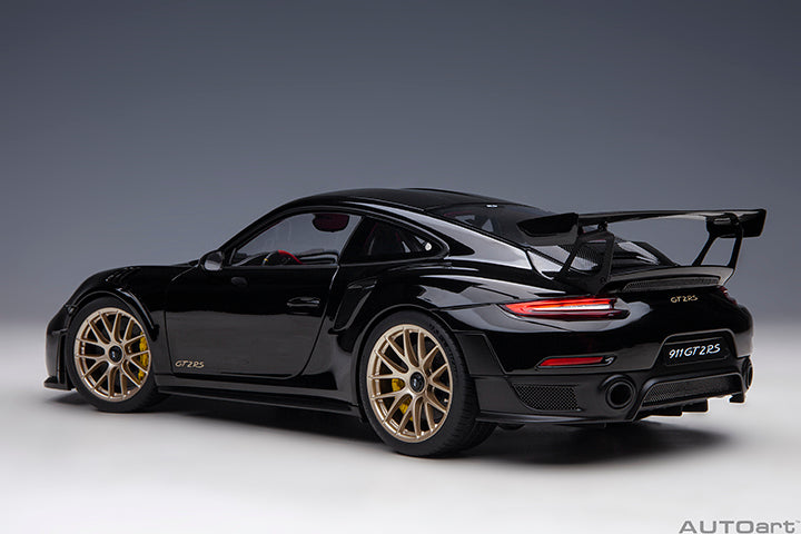 Porsche 911 GT2 RS Weissach Package