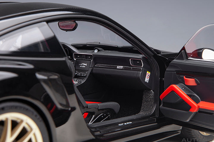 Porsche 911 GT2 RS Weissach Package