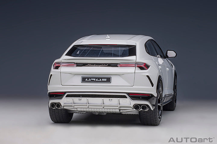 Lamborghini Urus Bianco Icarus