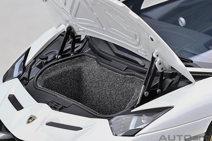 Lamborghini Aventador SVJ Bianco Asopo