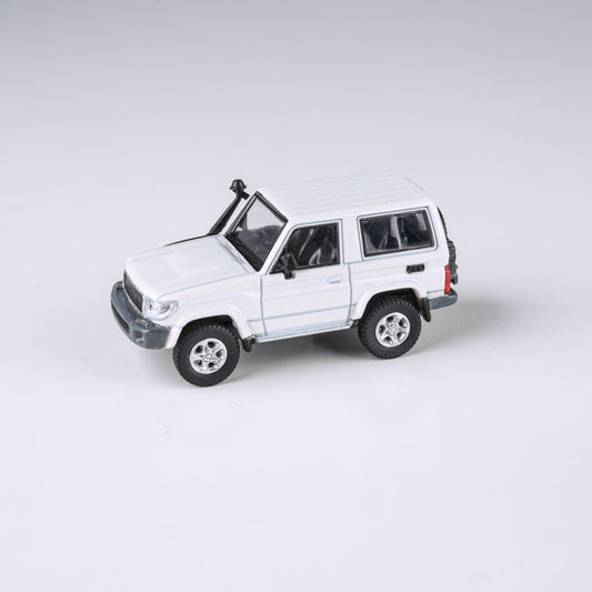 Toyota Land Cruiser 71 Short Wheel Base, French Vanilla