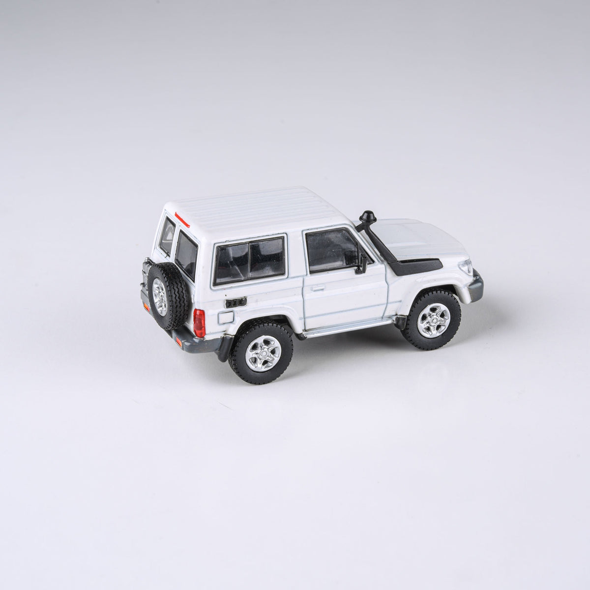 Toyota Land Cruiser 71 Short Wheel Base, French Vanilla