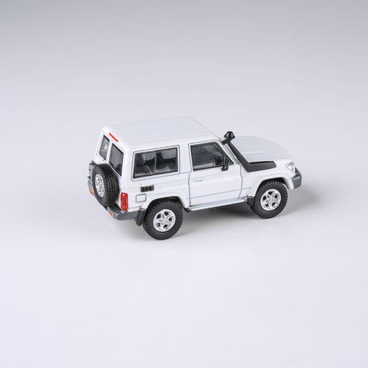 Toyota Land Cruiser 71 Short Wheel Base, French Vanilla