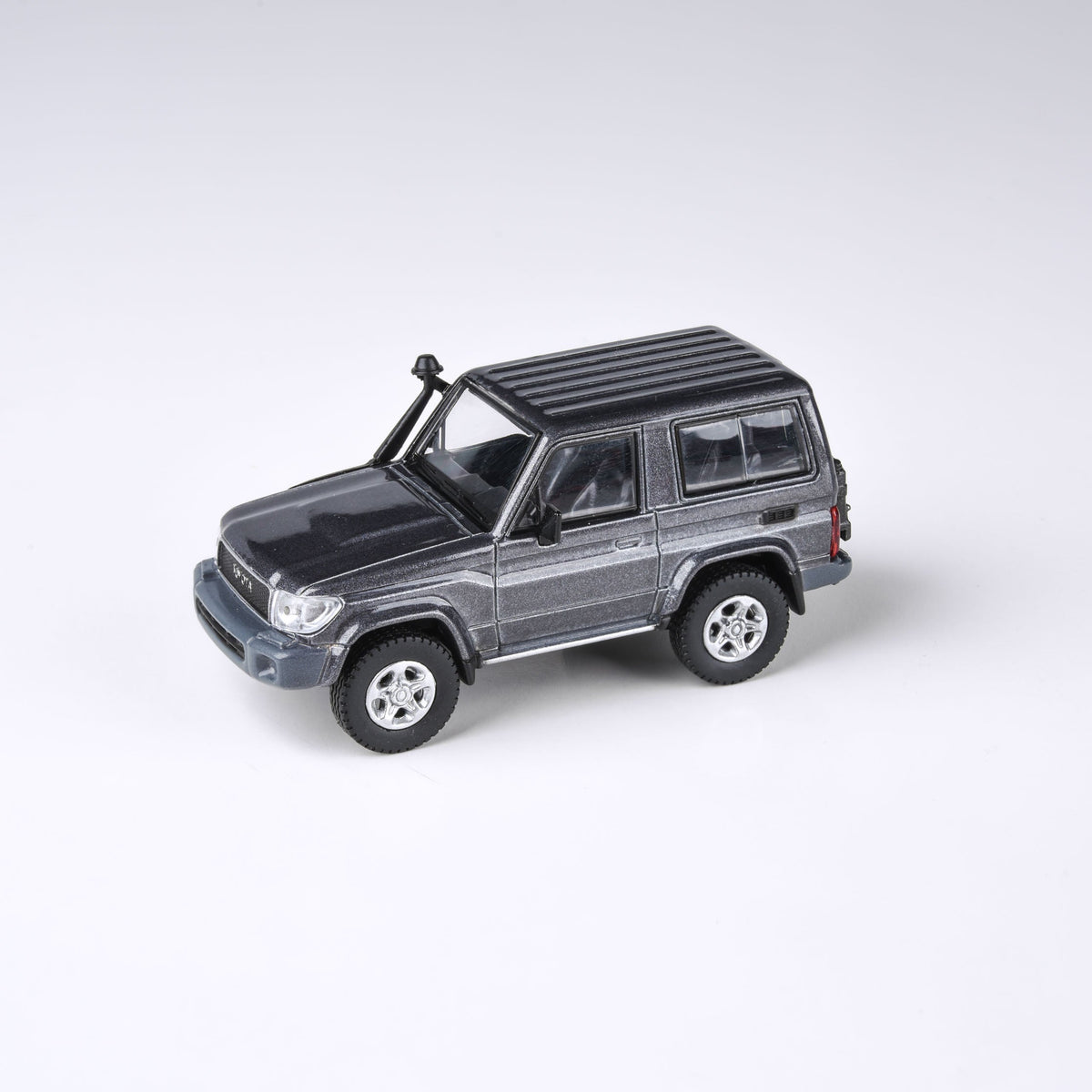 Toyota Land Cruiser 71 Short Wheel Base, French Vanilla