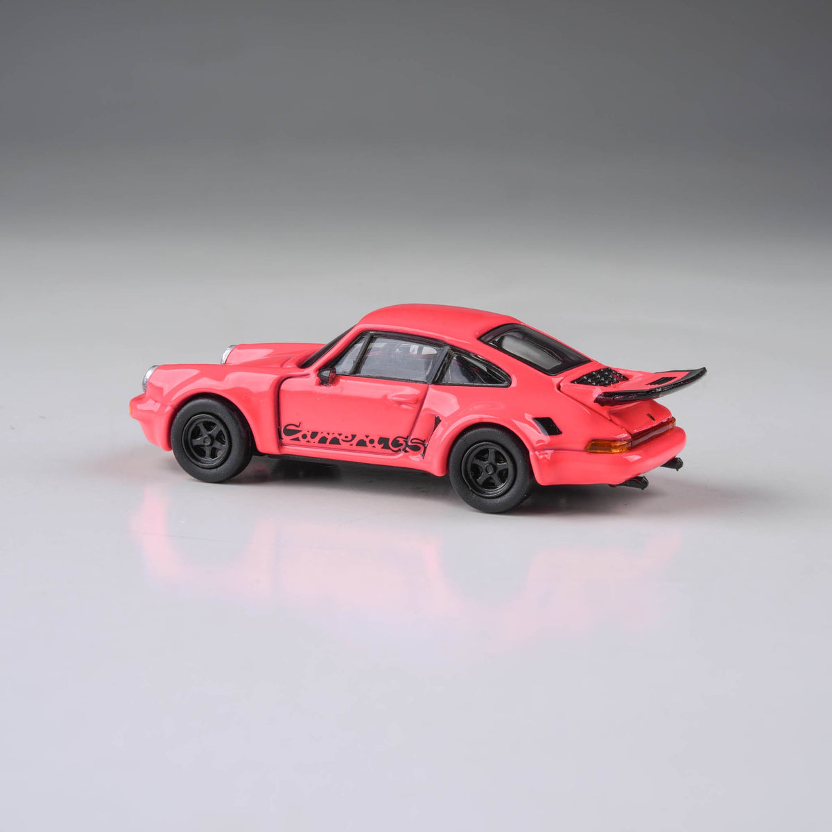 Porsche 911 Carrera RSR 3.0 Fuchsia