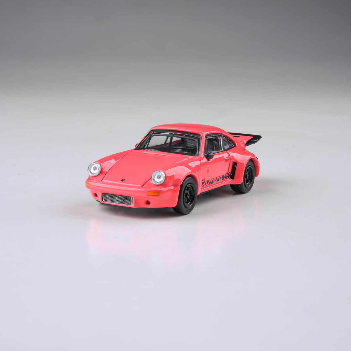 Porsche 911 Carrera RSR 3.0 Fuchsia