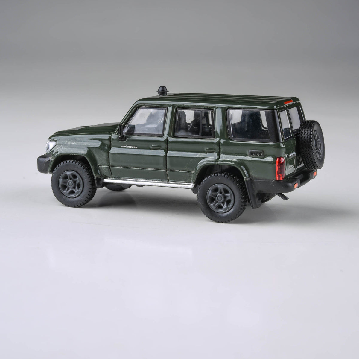 Toyota Land Cruiser LC76 Military Green