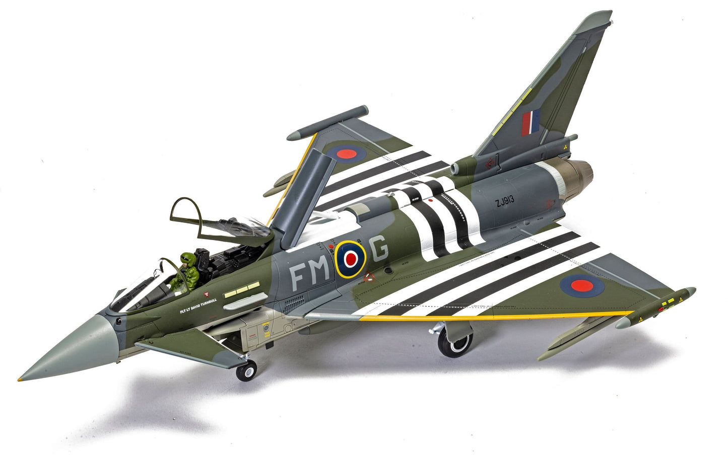 Eurofighter Typhoon FGR4 ZJ913 FM-G Flt Lt David Turnbull RAF No.29 Squadron