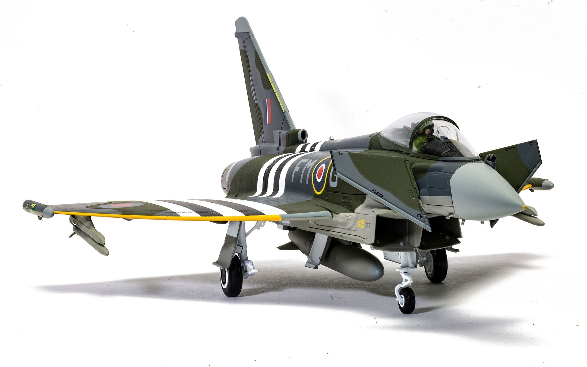 Eurofighter Typhoon FGR4 ZJ913 FM-G Flt Lt David Turnbull RAF No.29 Squadron