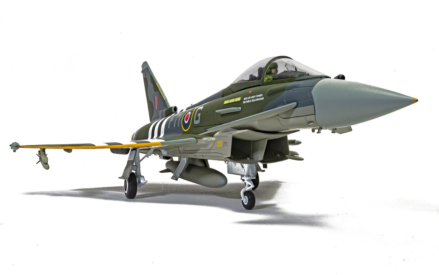 Eurofighter Typhoon FGR4 ZJ913 FM-G Flt Lt David Turnbull RAF No.29 Squadron