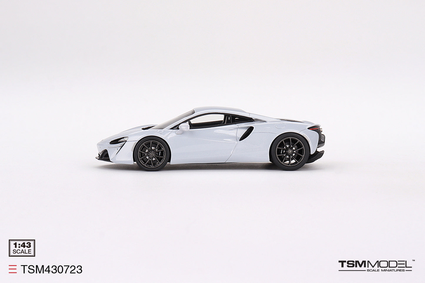 McLaren Artura Glacier White
